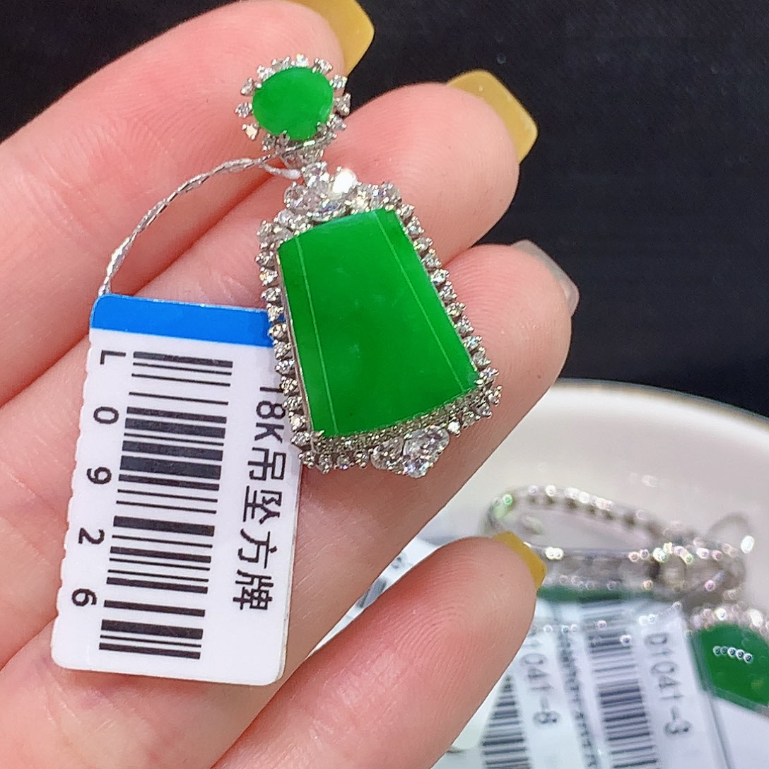 翡翠未镶嵌颈饰jjj
