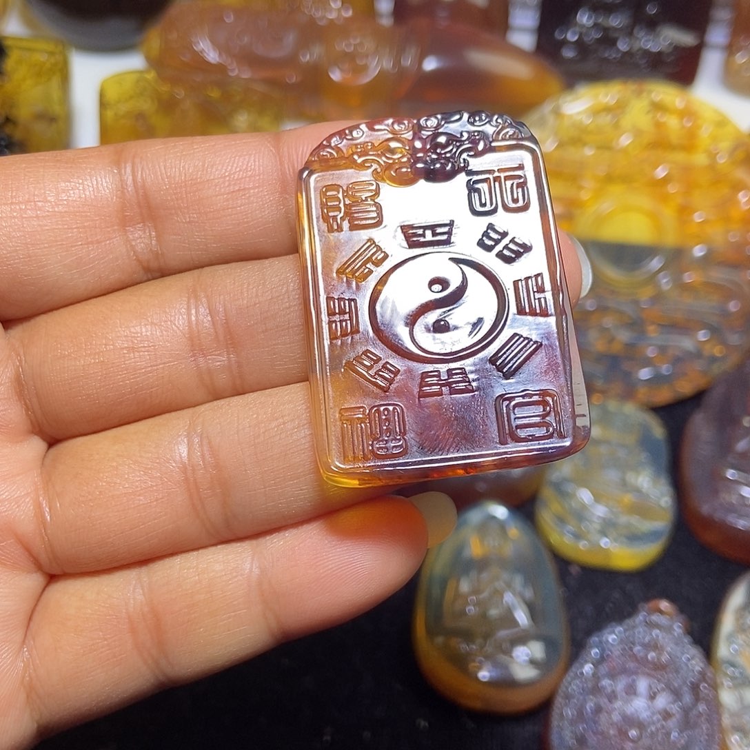 琥珀未镶嵌颈饰缅甸天然琥珀吊坠