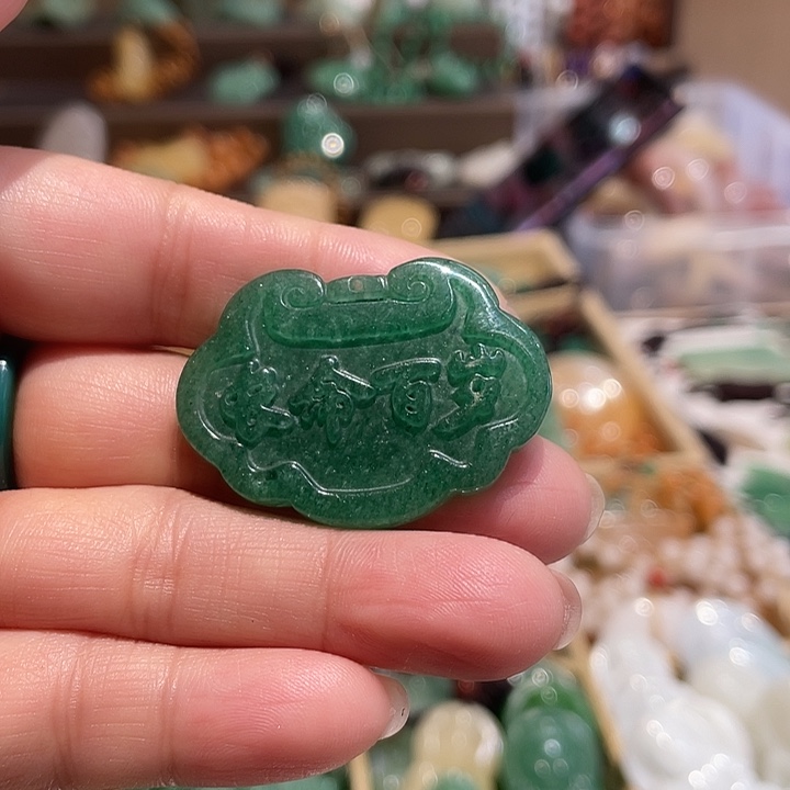 石英质玉未镶嵌颈饰