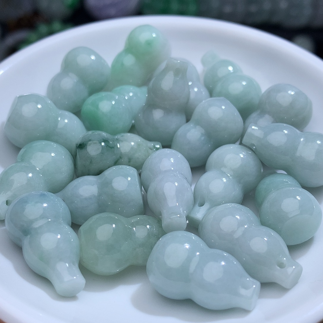 翡翠未镶嵌颈饰多样性发1个