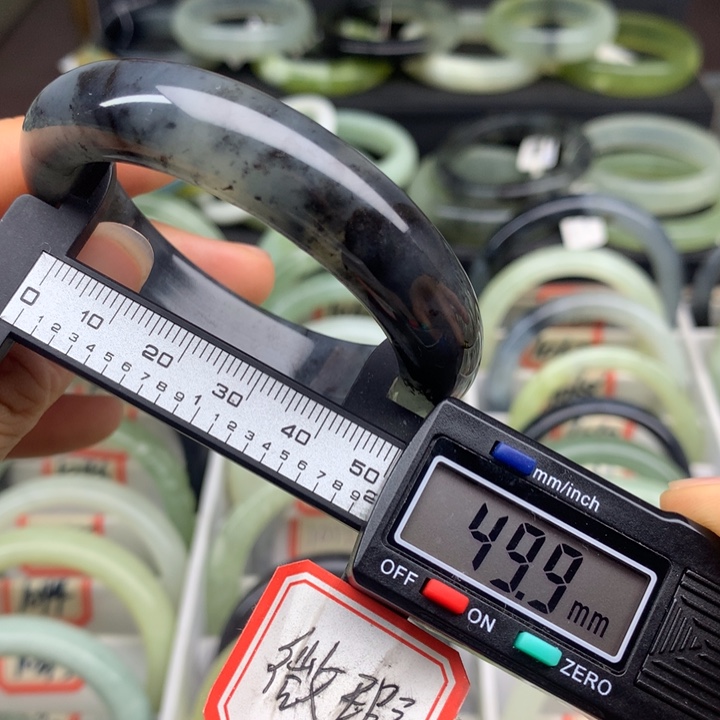 蛇纹石玉未镶嵌手镯1063