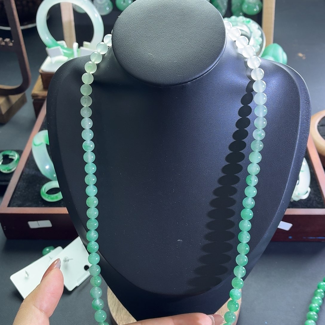 石英质玉未镶嵌颈饰