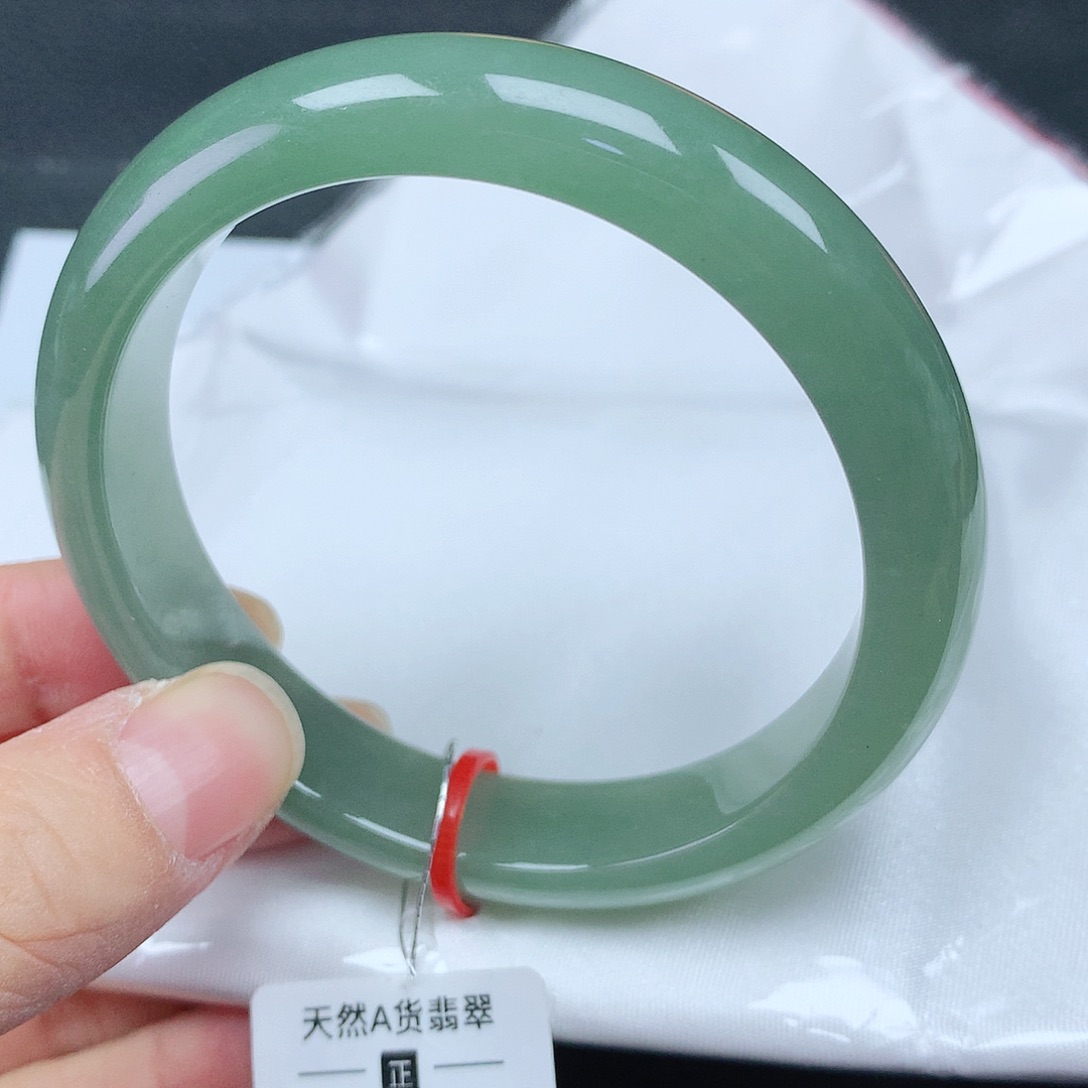 翡翠手镯未镶嵌56圈