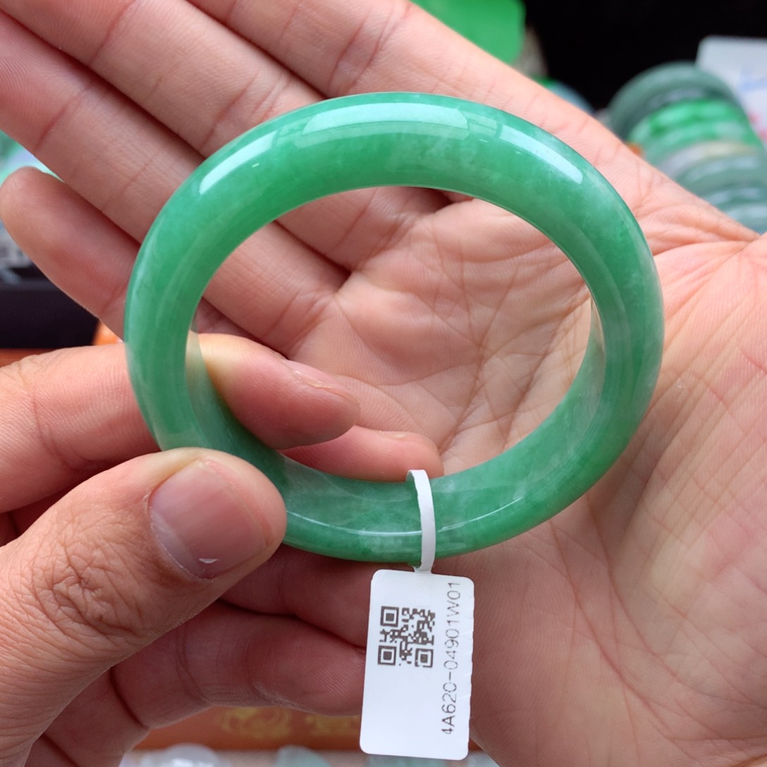 翡翠手镯未镶嵌缅甸翡翠
