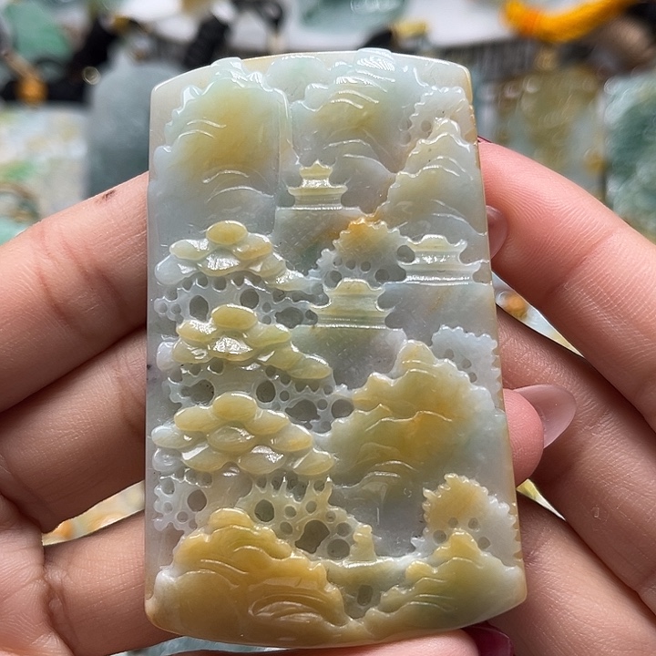 翡翠未镶嵌颈饰山水牌