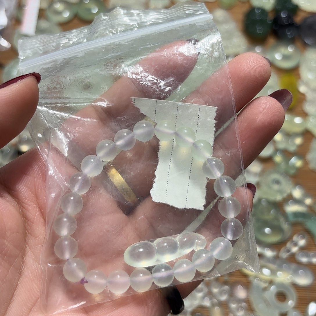 陳***意蛇纹石玉未镶嵌颈饰