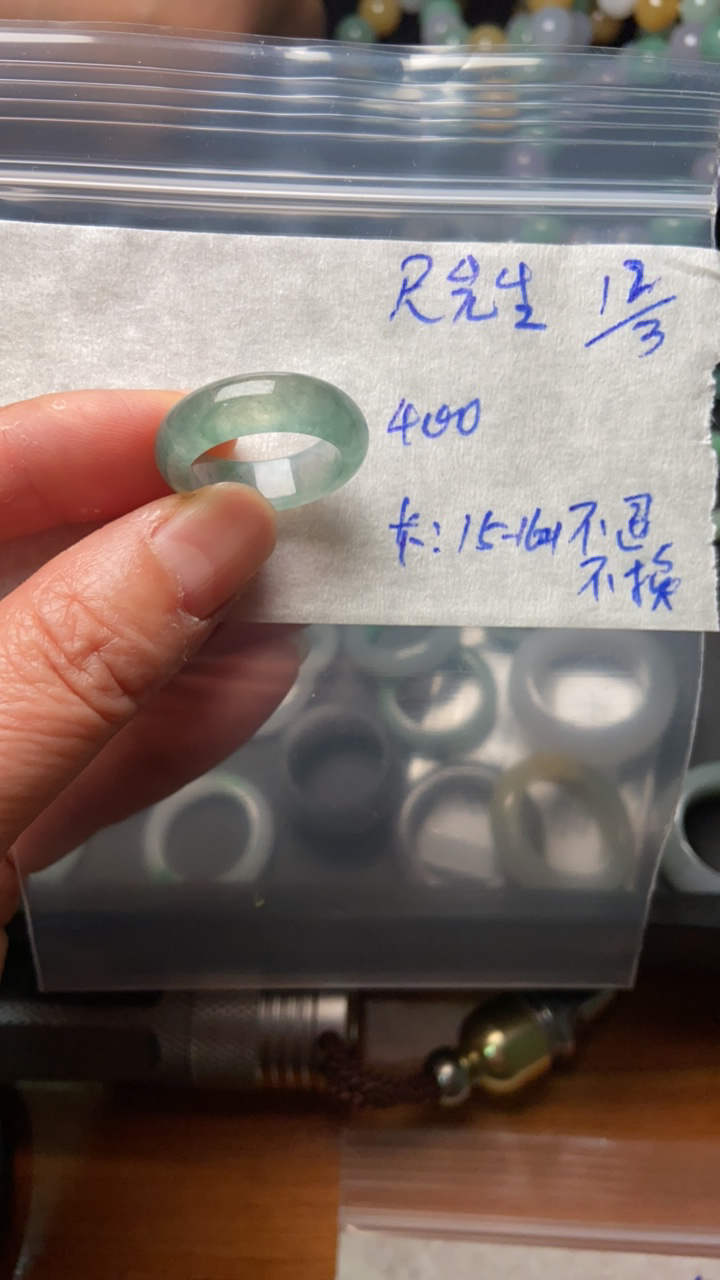 定制翡翠未镶嵌毛货需精细抛光