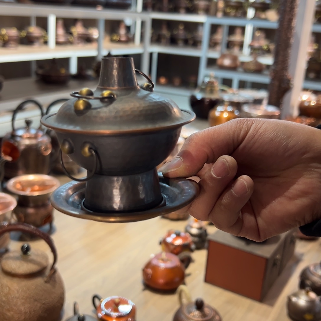 铜复古火锅摆件。        