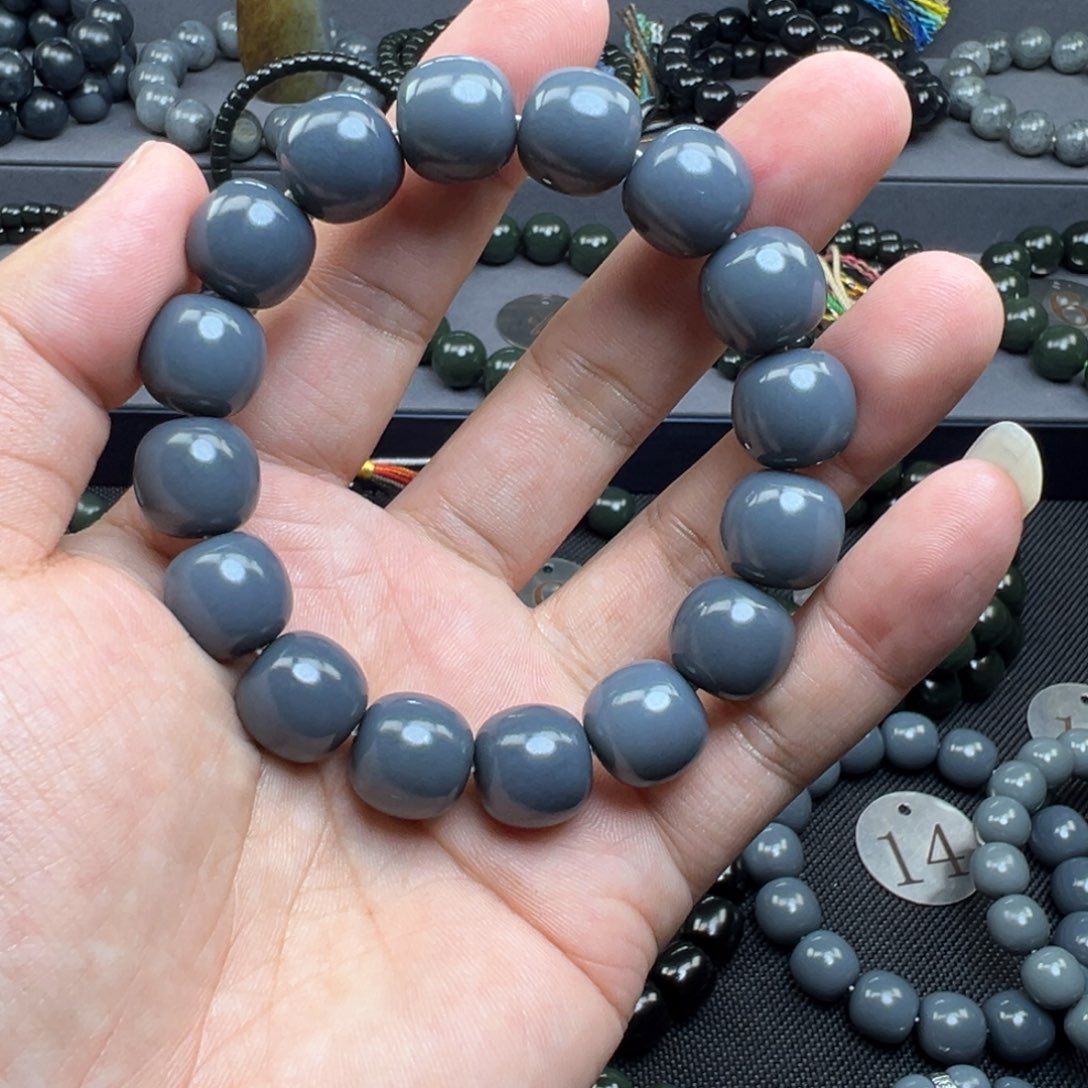 做***。和田玉未镶嵌手链