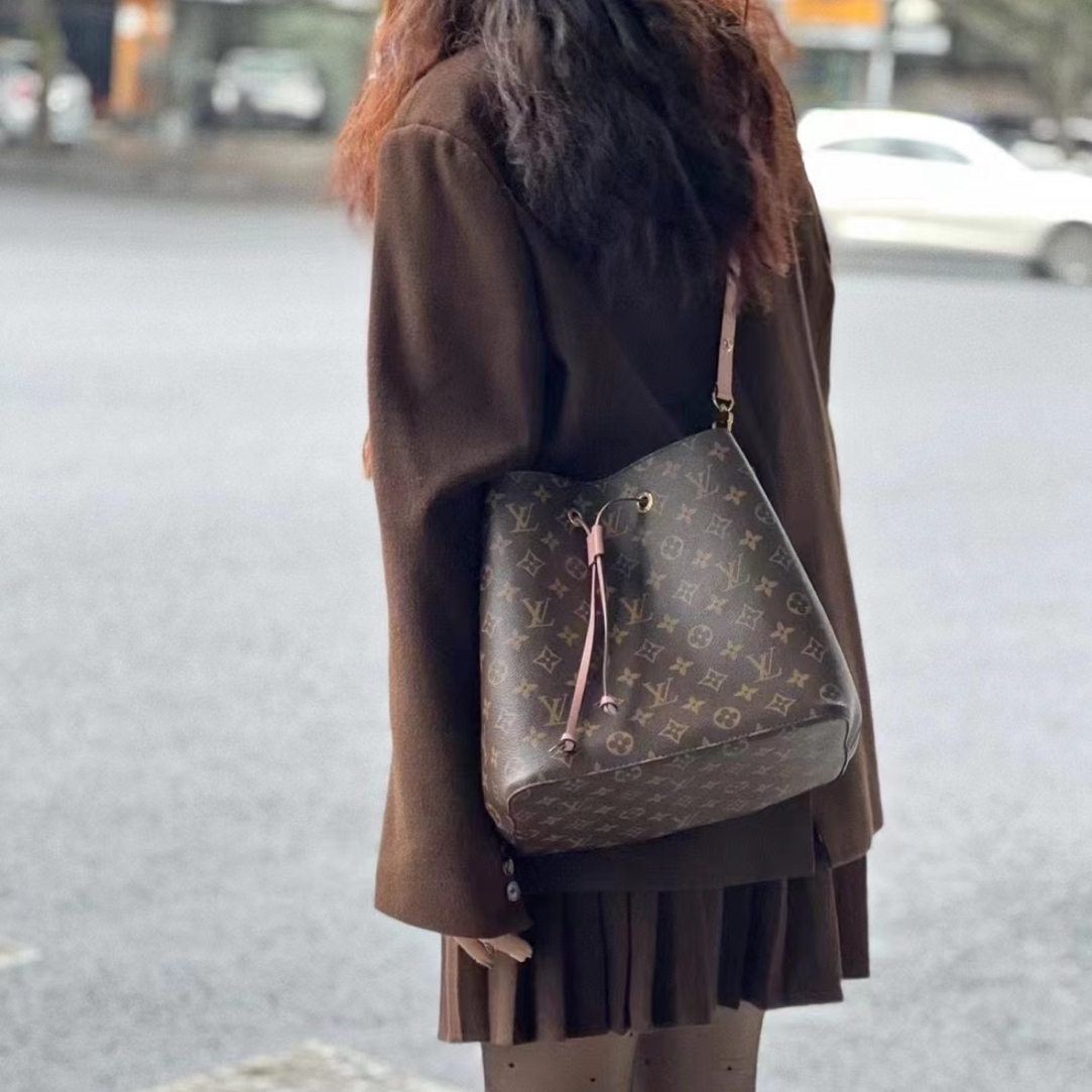 99新 LouisVuitton/路易威登 老花粉水桶pvc单肩包芯片款/46417
