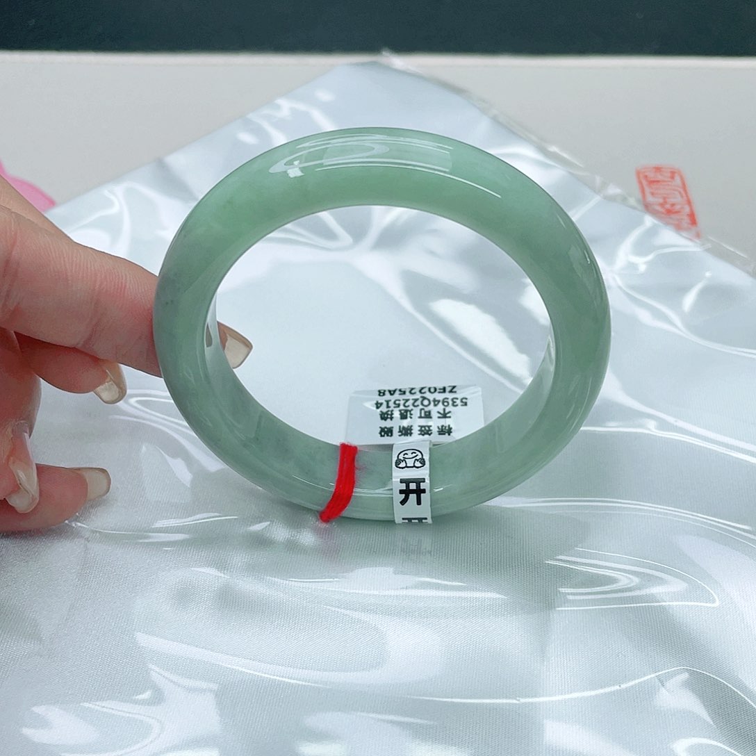 翡翠手镯未镶嵌正52.6