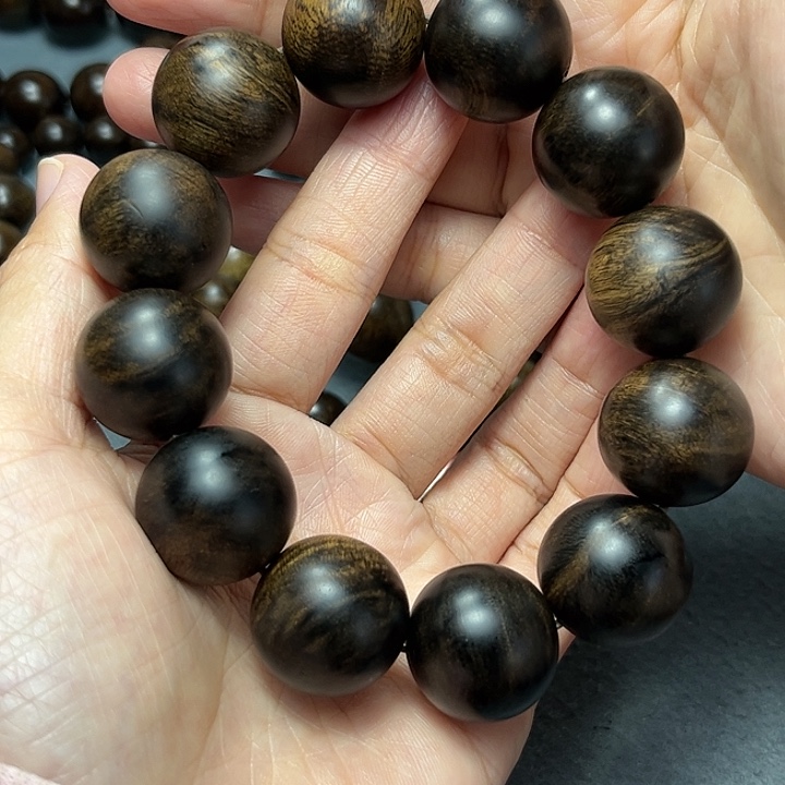 沉香手串白棋留疤