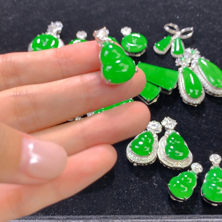 颈饰银S925镶嵌翡翠一个