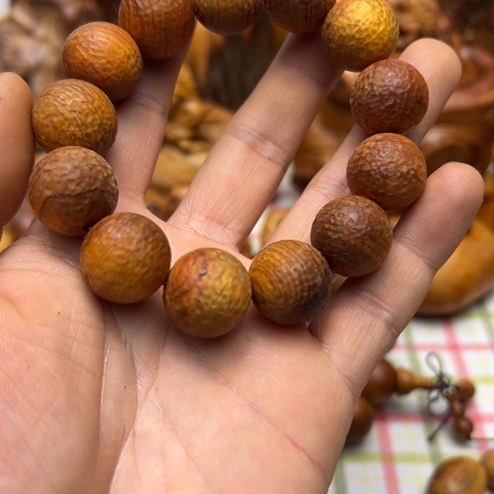 @***片柏木（崖柏）陈化老料手串把件 