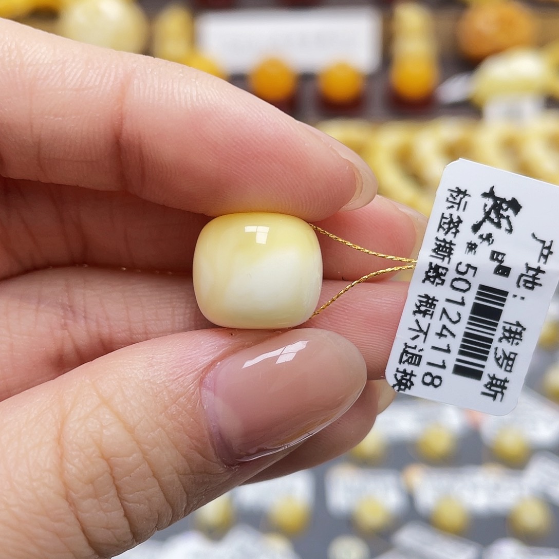 琥珀裸石未镶嵌蜜蜡老型13.1*11.6mm皮线