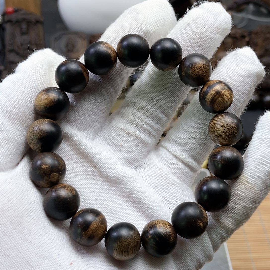 沉香手串觅****?达拉干沉香