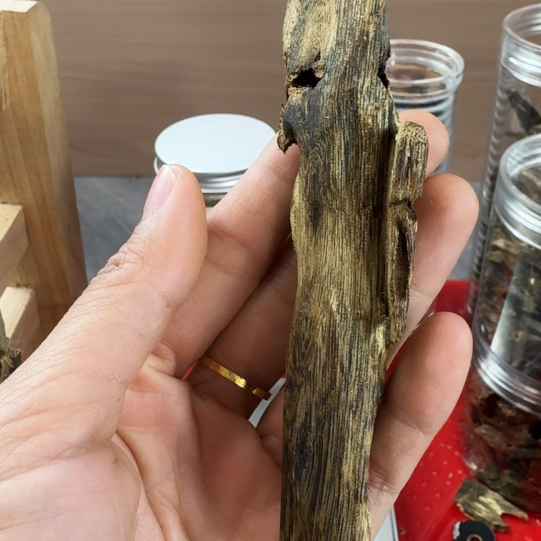 香料绿奇楠虫漏白棋15克