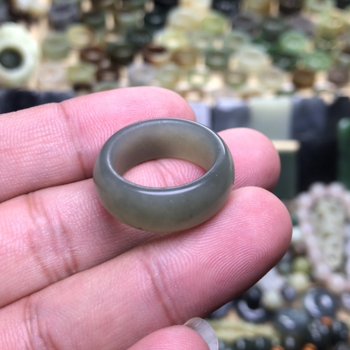 晋***珠和田玉未镶嵌颈饰