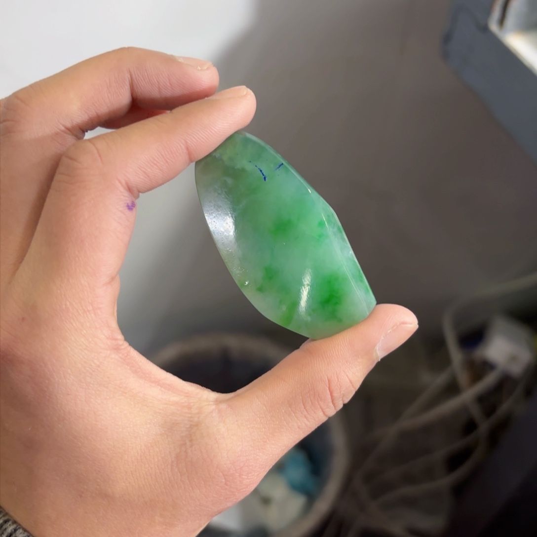 定制翡翠未镶嵌卧*泉边角