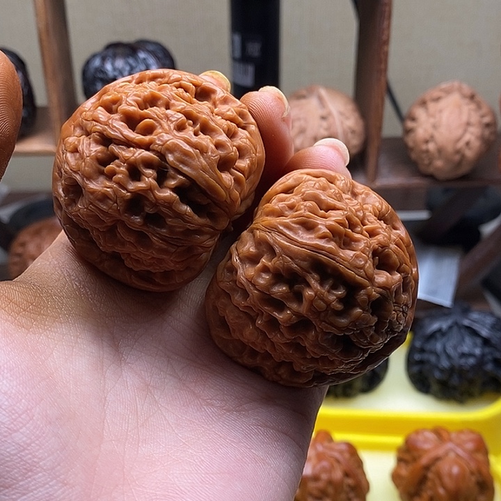 李***盼文玩核桃吊坠核桃