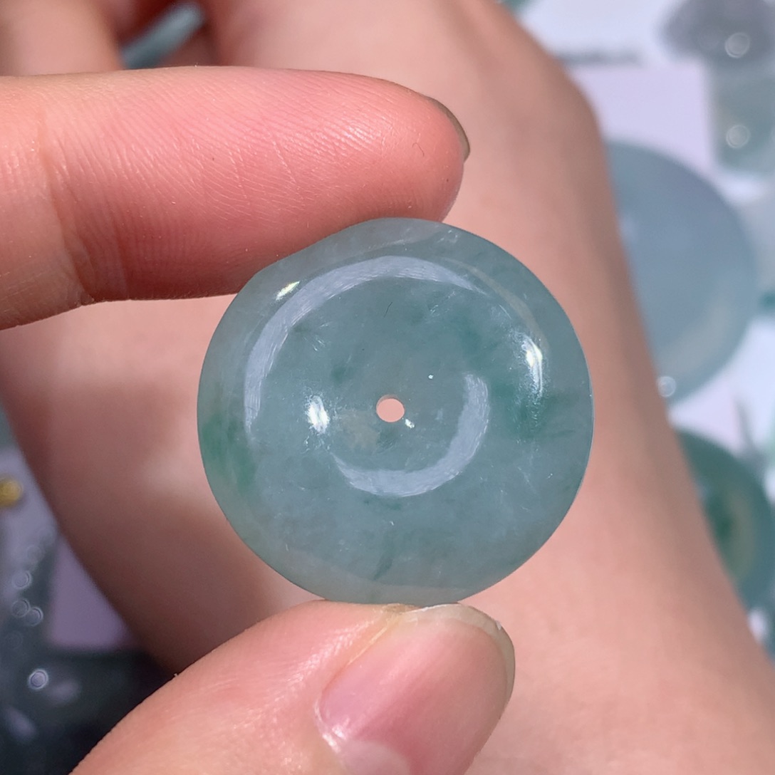 翡翠未镶嵌颈饰叠平安扣