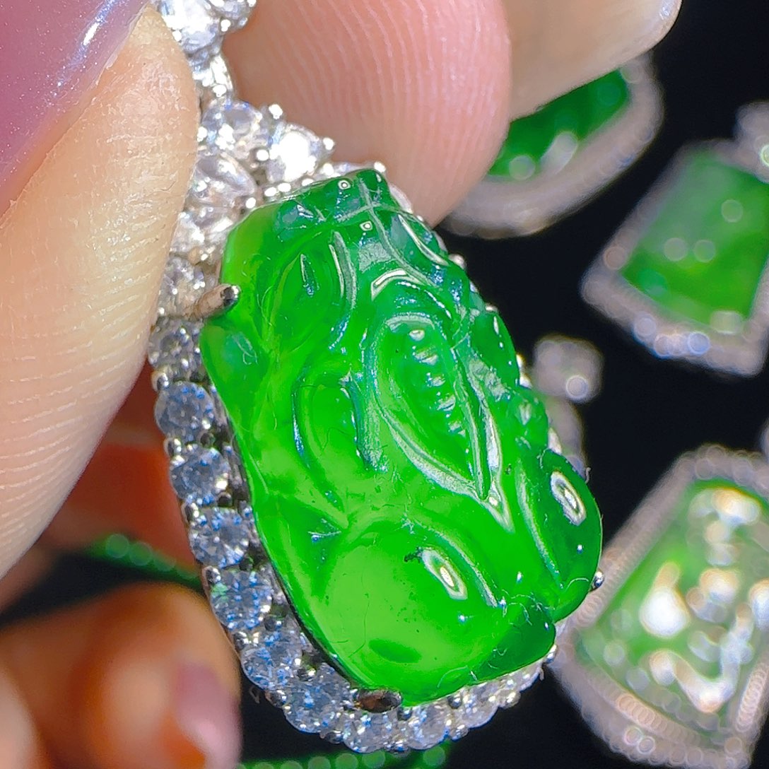 翡翠吊坠(赠链)银S925镶嵌