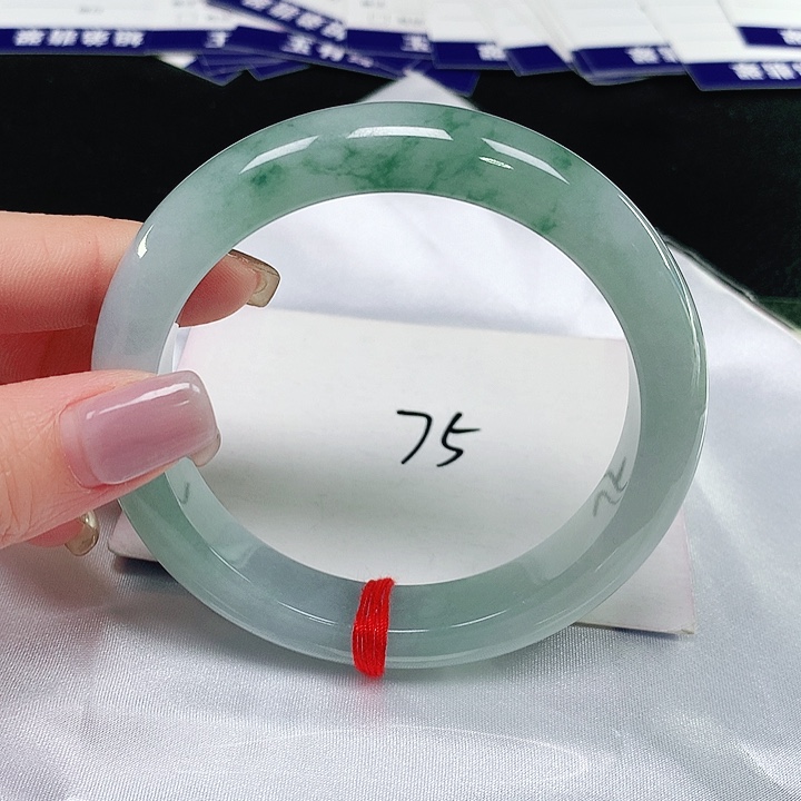 翡翠手镯未镶嵌翡翠手镯未镶嵌