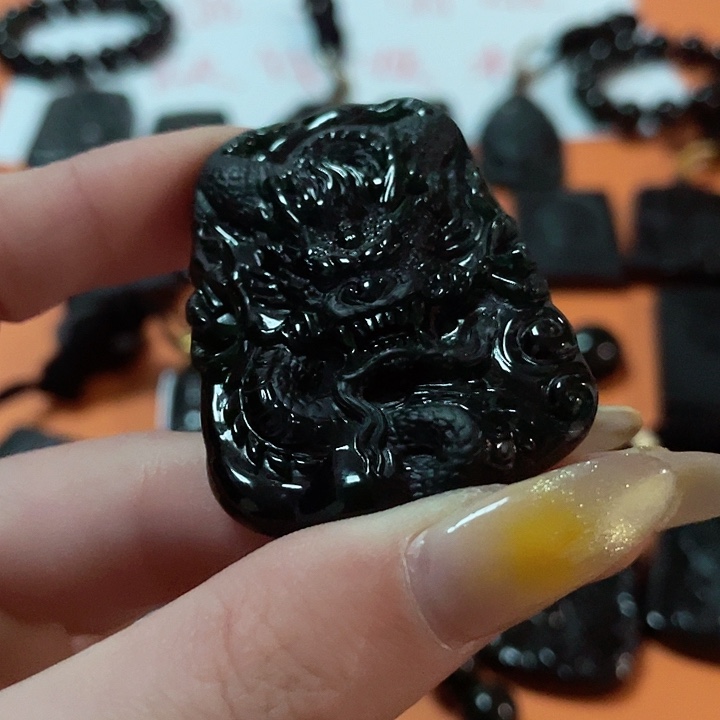 翡翠颈饰未镶嵌龙*纹