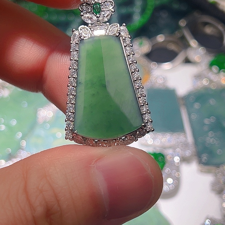 翡翠颈饰未镶嵌555555555,