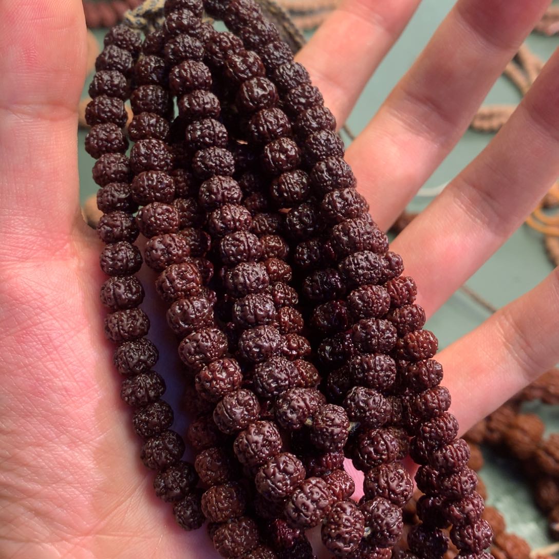 金刚菩提吊坠8mm的平细小金刚手持