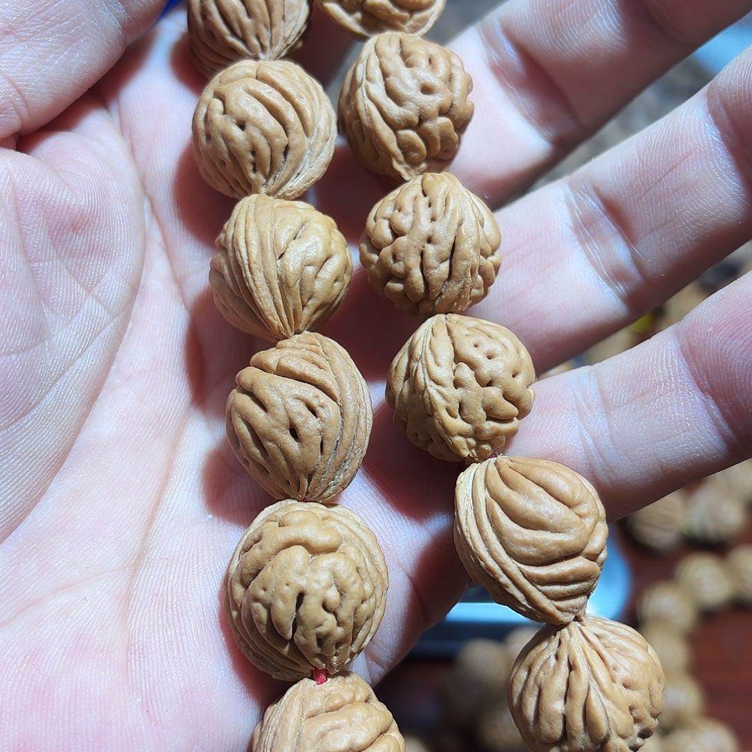 荔***铁野桃核手持21颗加三通1.7左右