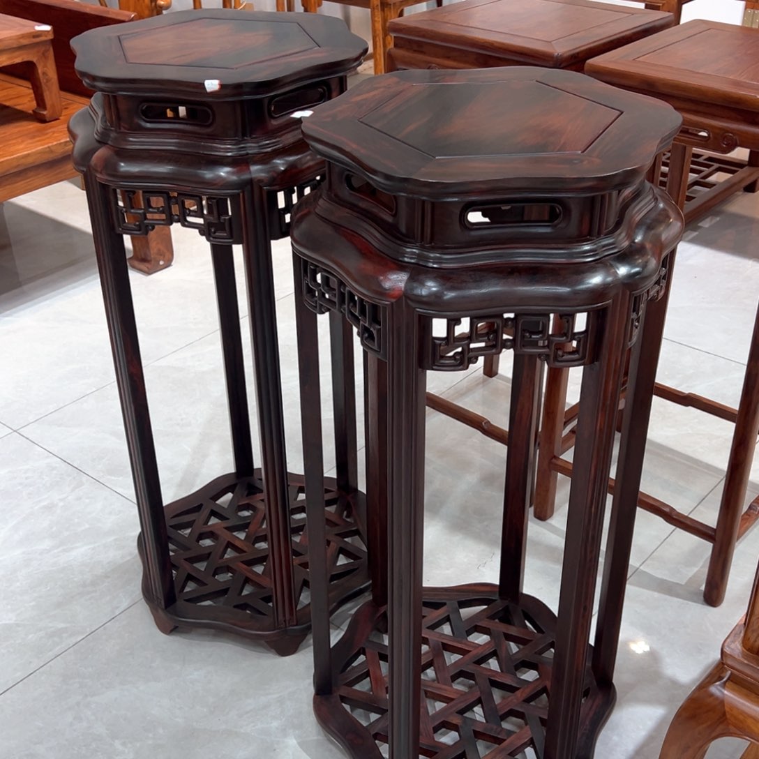 红酸枝木类成套家具引****材