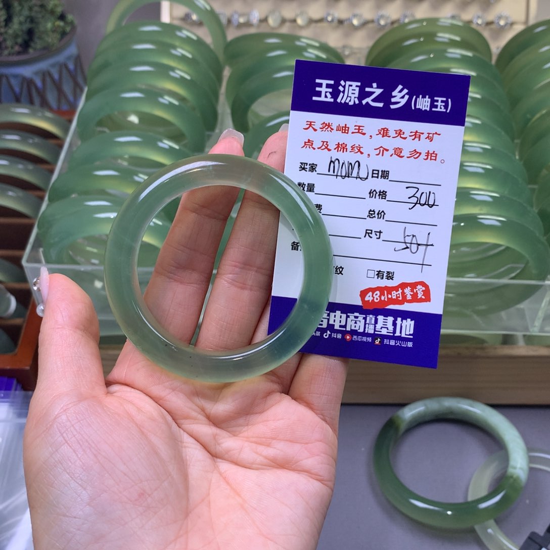 蛇纹石玉手镯未镶嵌m**o