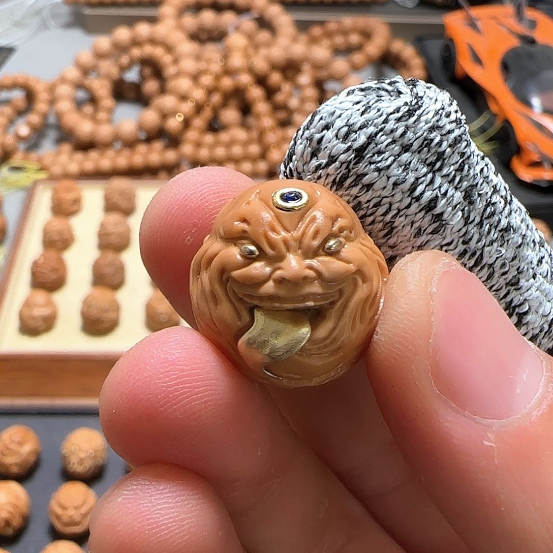 猴头核桃吊坠铜舔僧