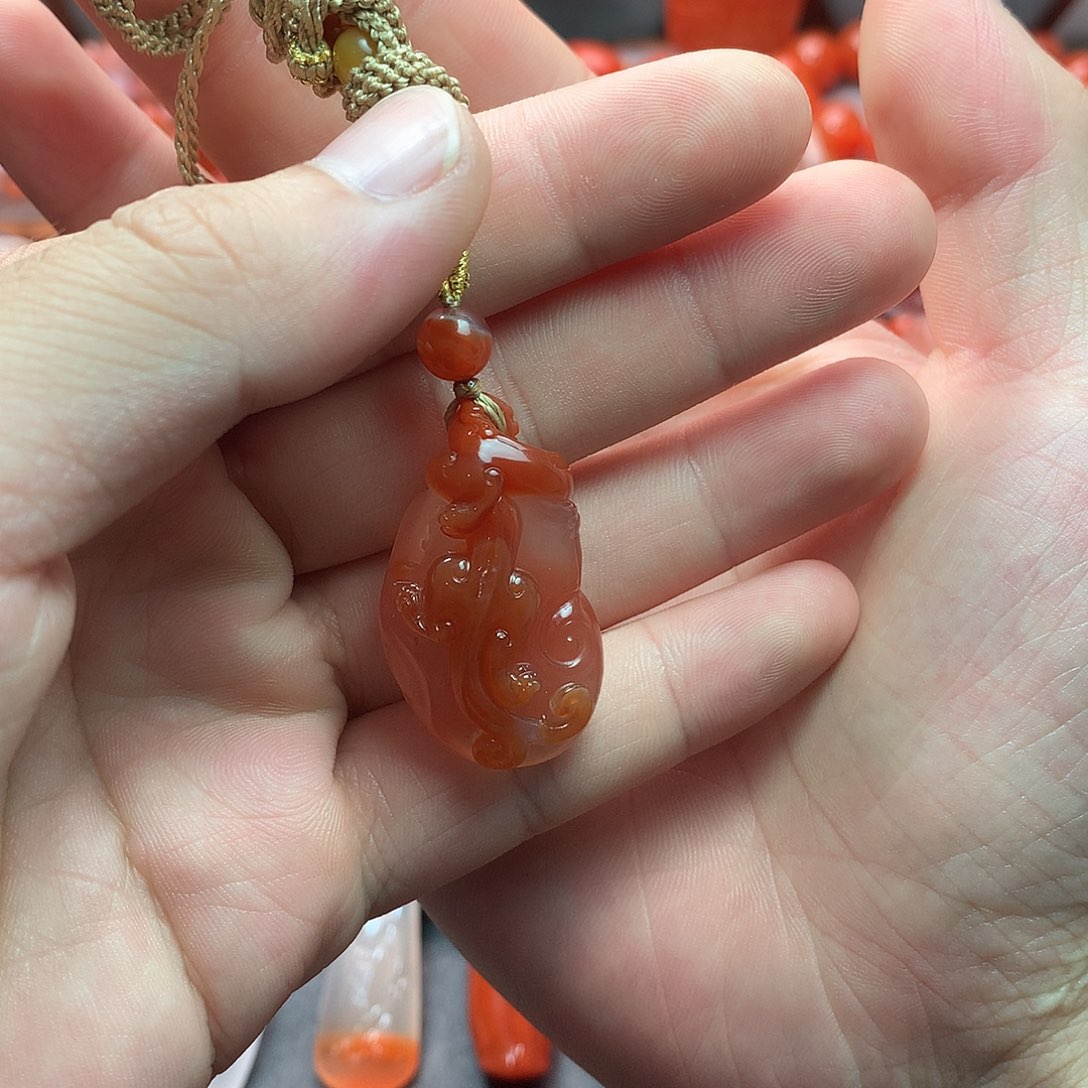 南红玛瑙1未镶嵌冰飘螭龙