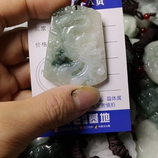 翡翠未镶嵌颈饰挂件