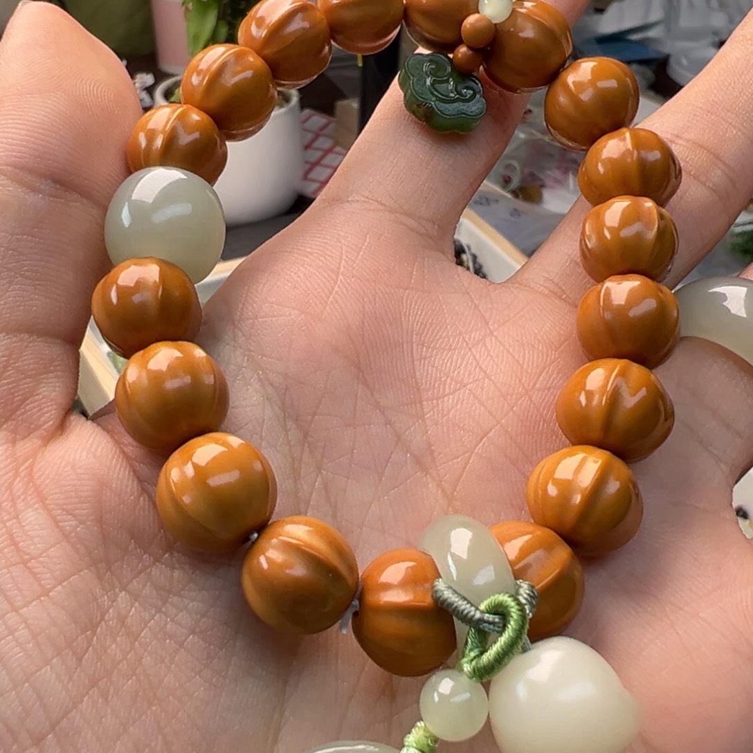 月****和田玉（糖玉）未镶嵌手链