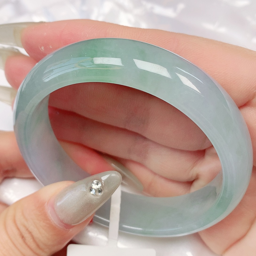 翡翠手镯未镶嵌抖音520