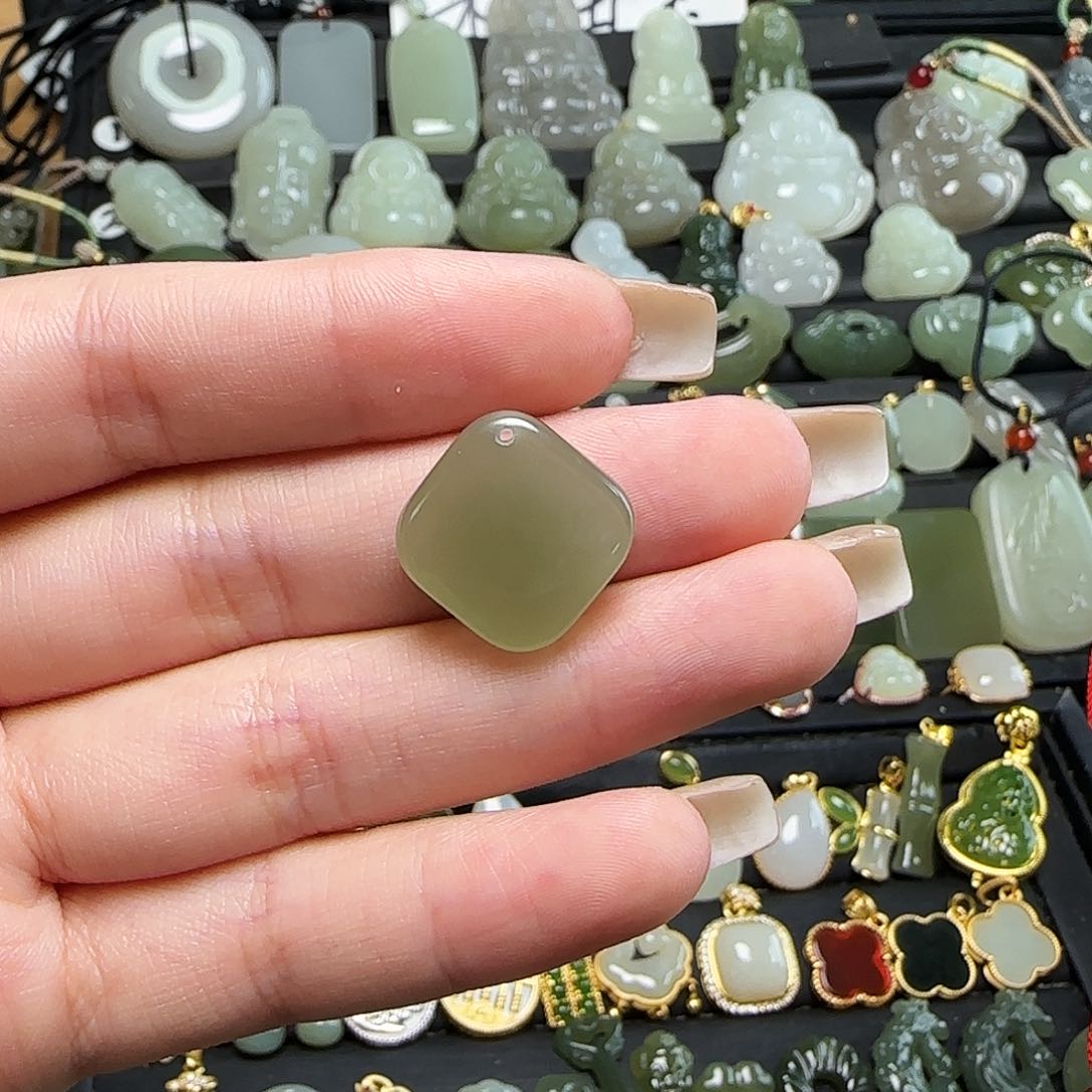 颈饰未镶嵌和田玉