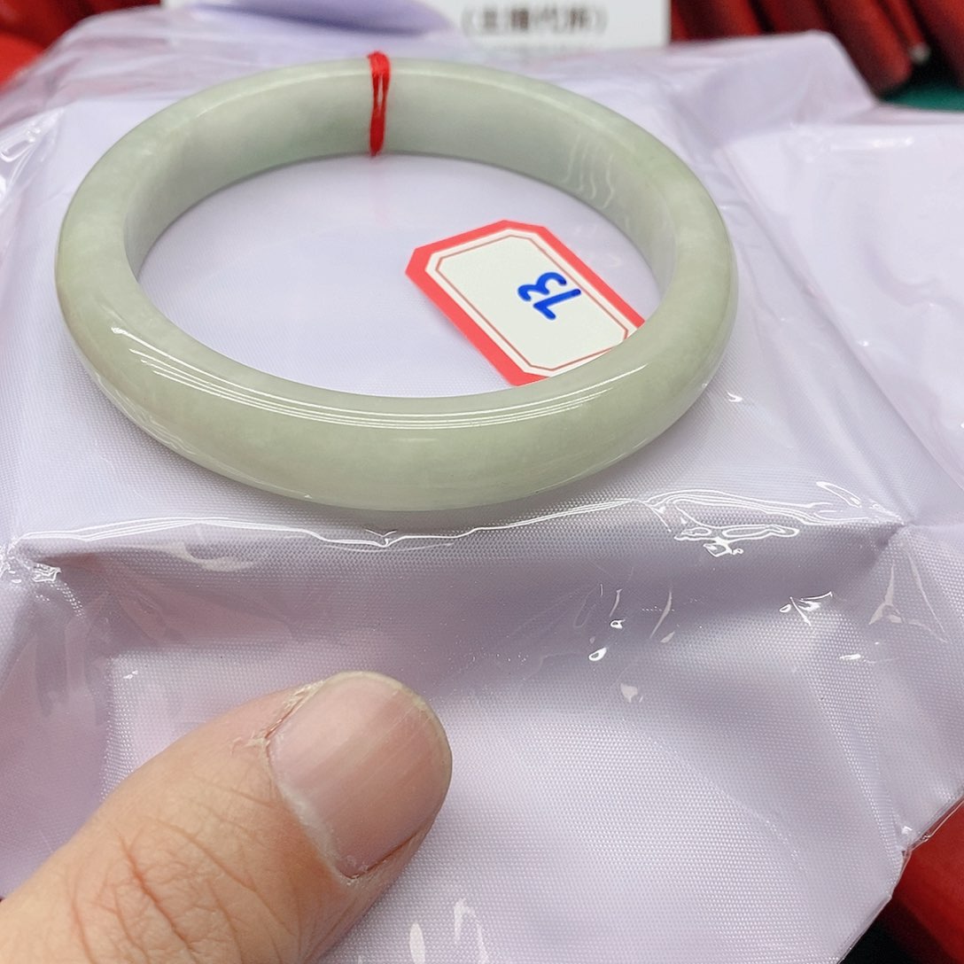 翡翠手镯未镶嵌X*C7333333333