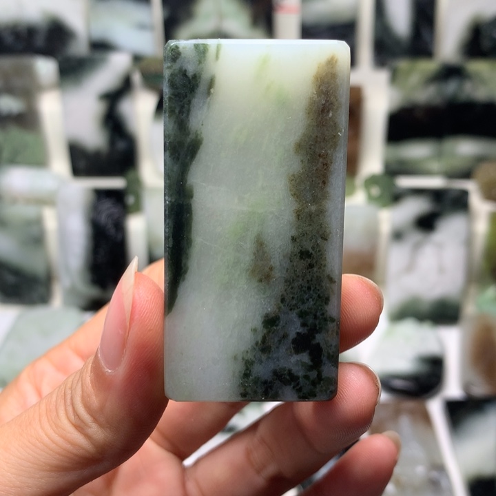 独山玉未镶嵌颈饰