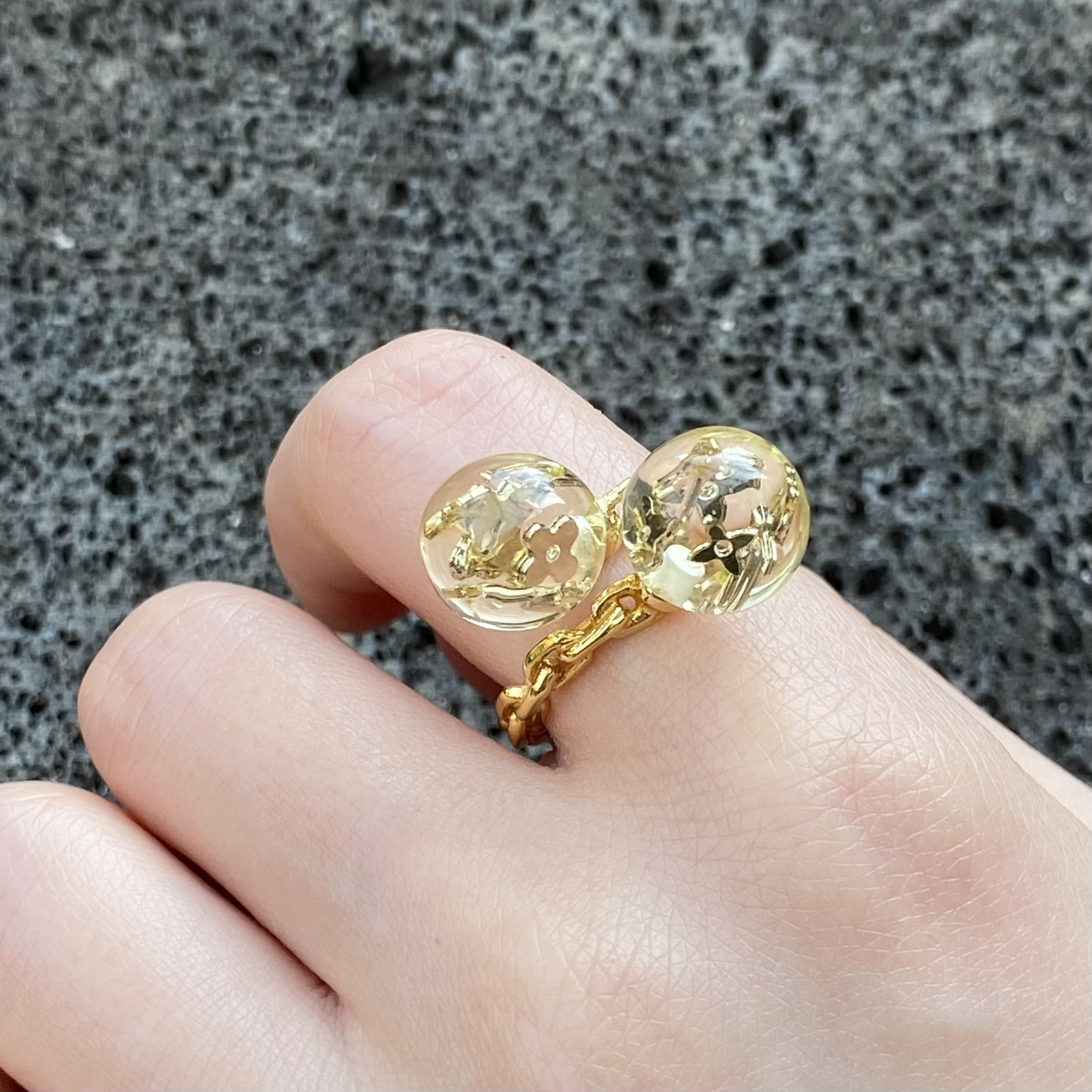 95新 LouisVuitton/路易威登 金色链条亚克力双圆球戒指-76130194