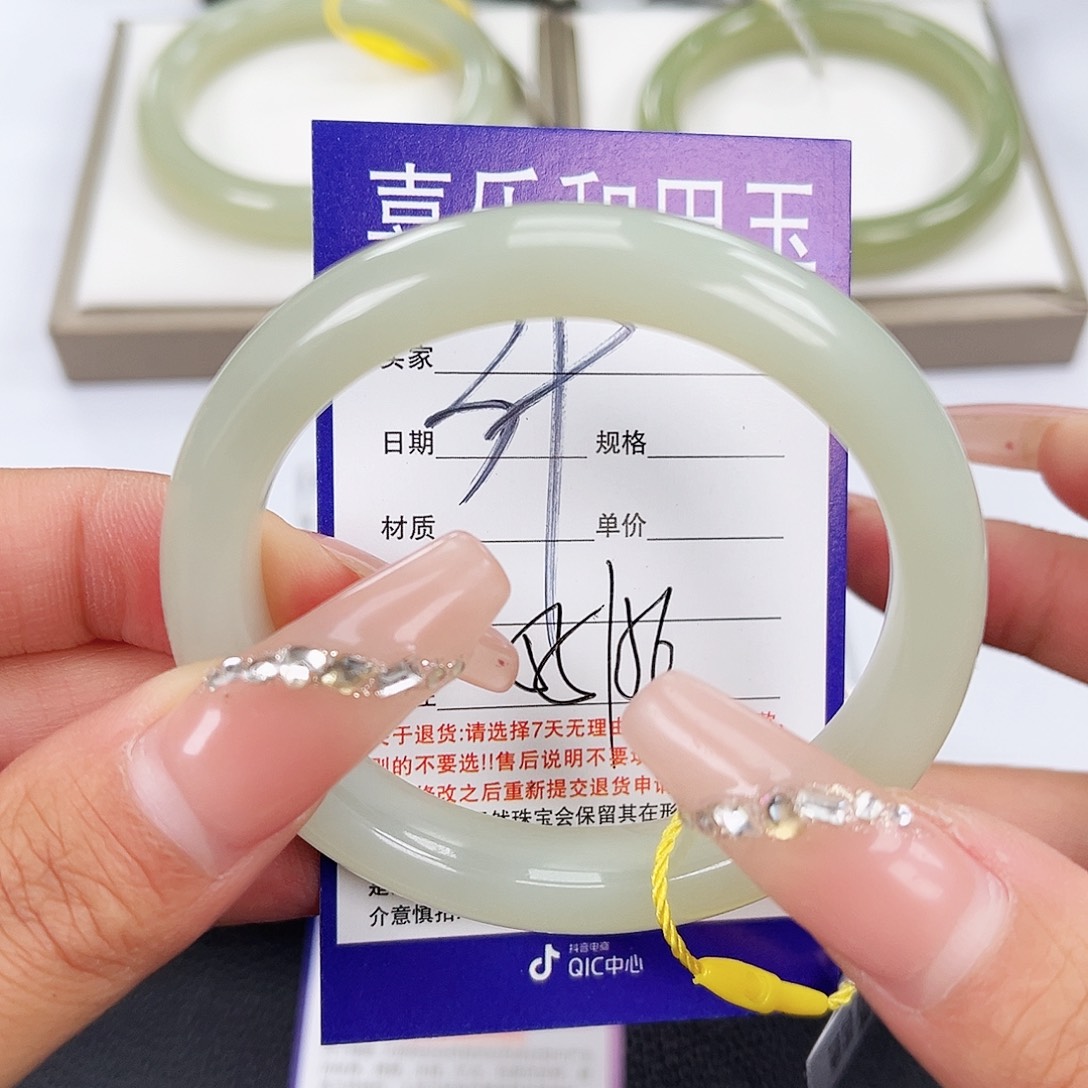 和田玉手镯未镶嵌