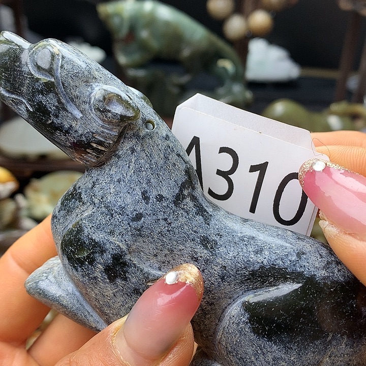 和田玉未镶嵌车挂