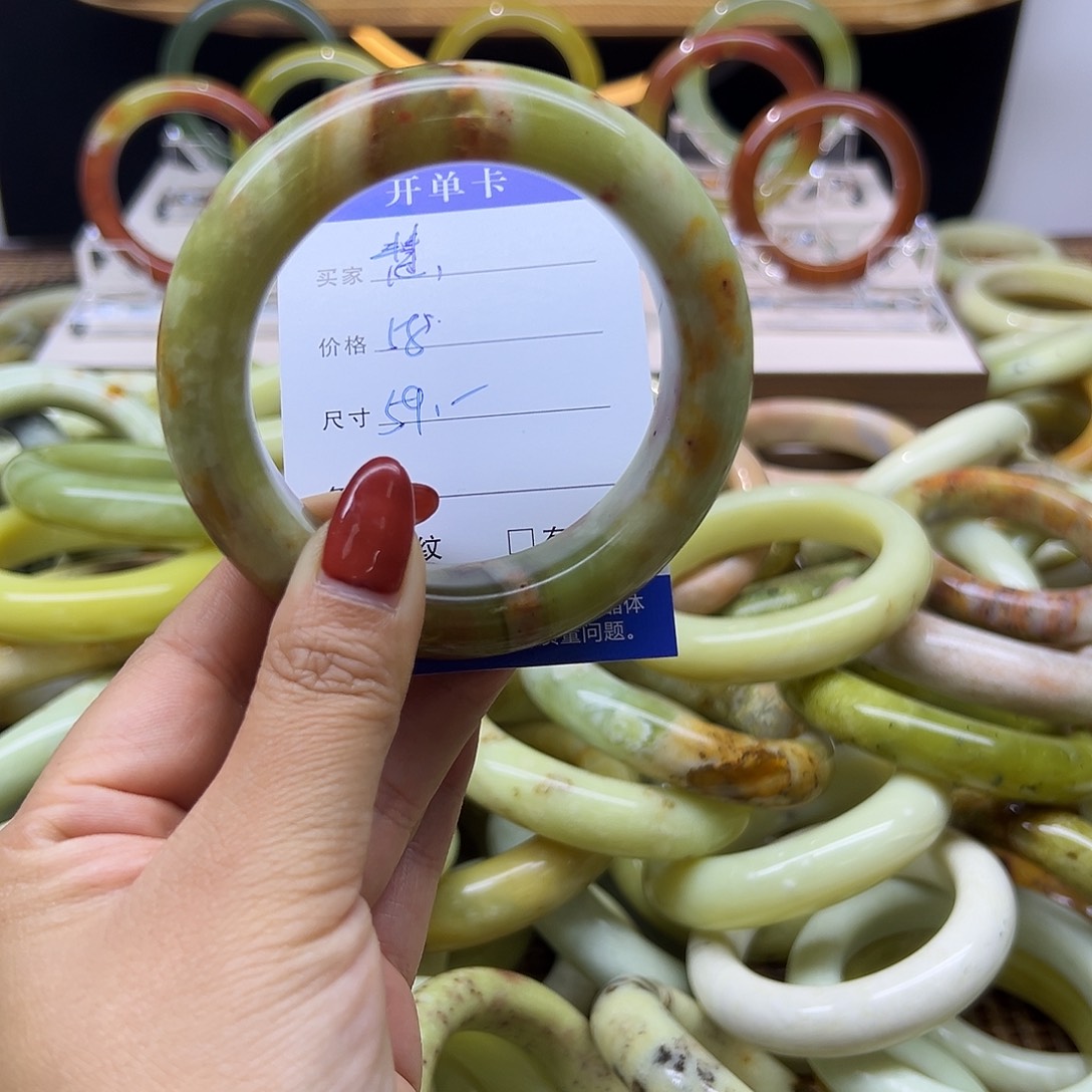 慧***岫玉未镶嵌手镯岫