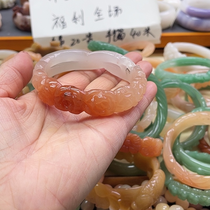 未镶嵌手镯石英质玉珍*