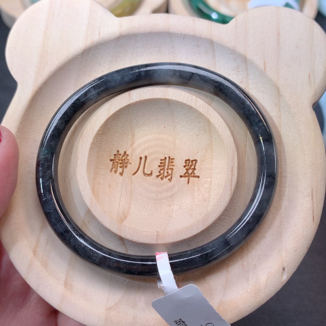 翡翠手镯未镶嵌55圈口