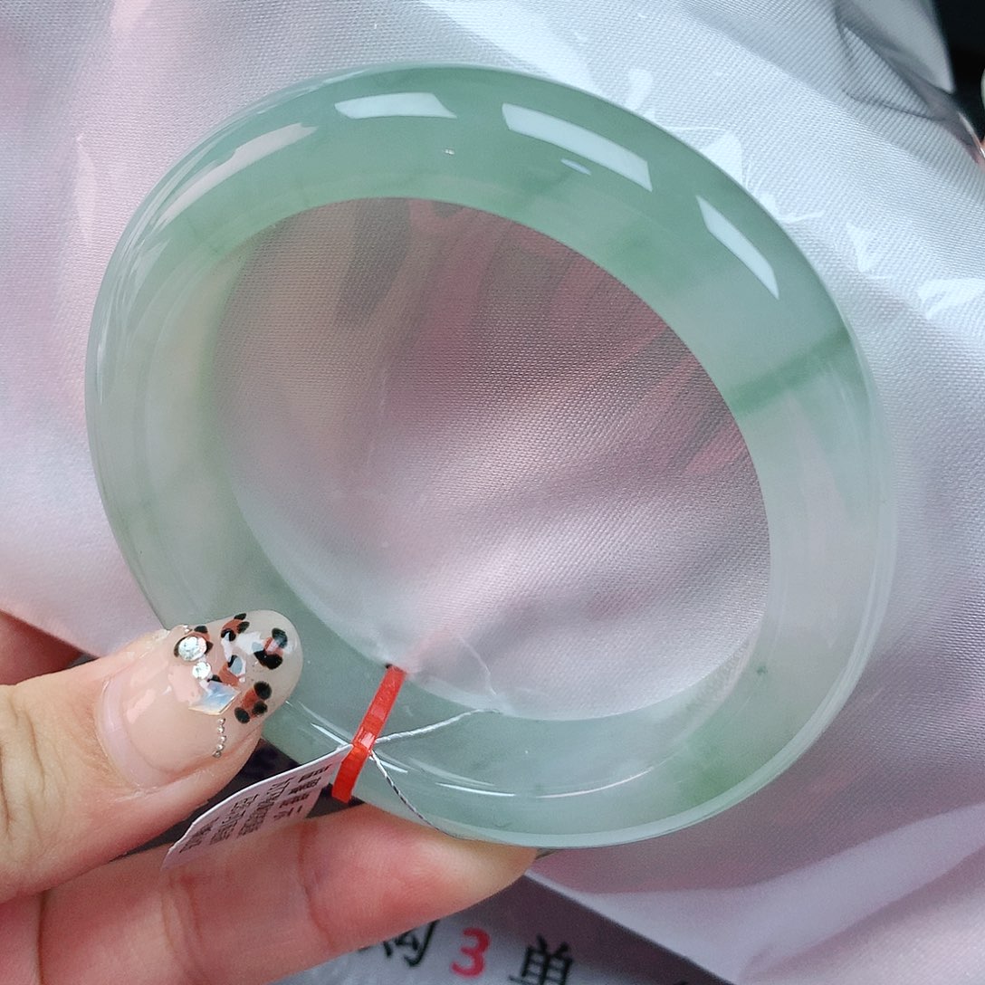 翡翠手镯未镶嵌55圈