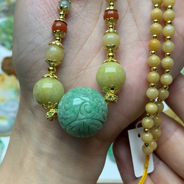 翡翠颈饰未镶嵌翡翠