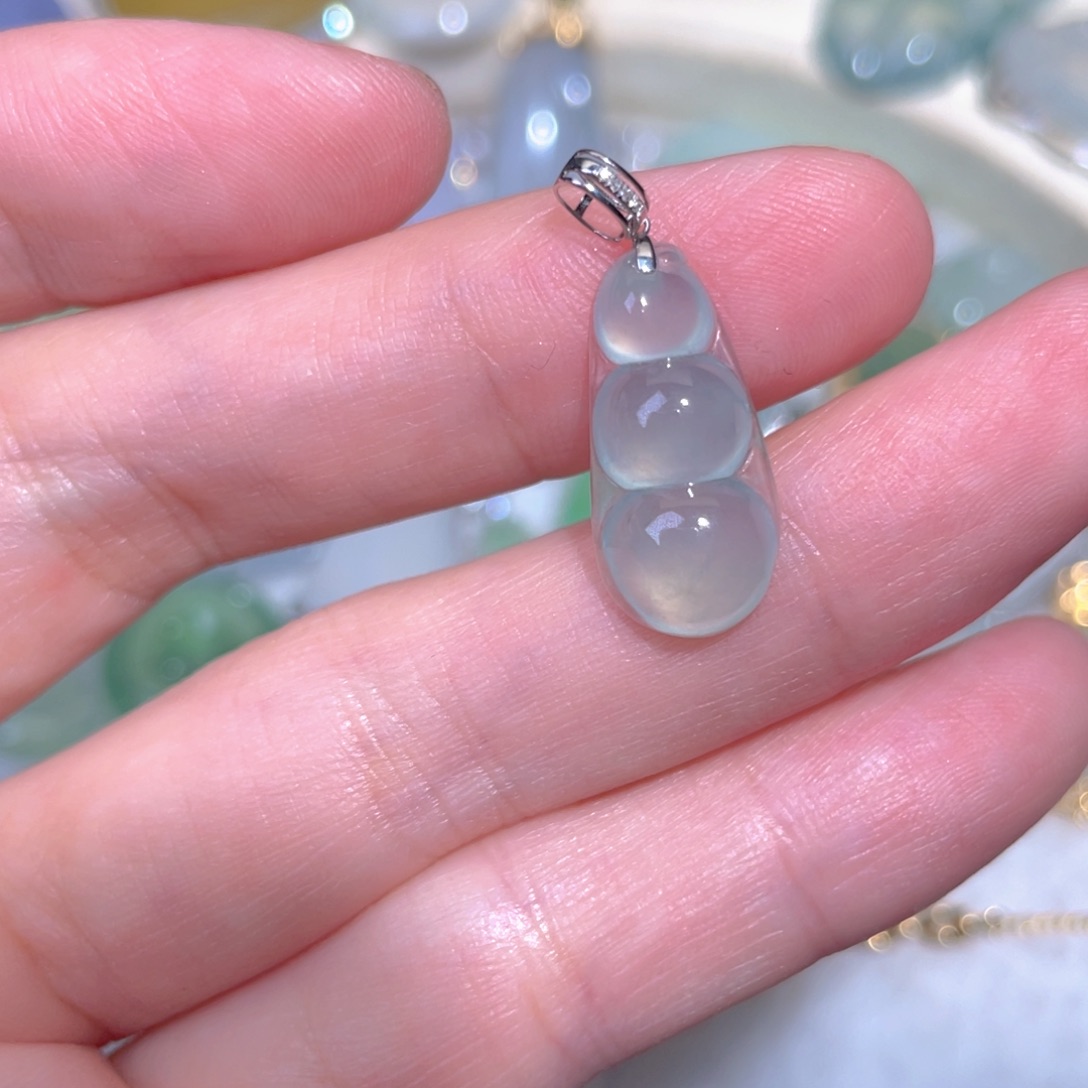 翡翠颈饰18K金镶嵌翡翠